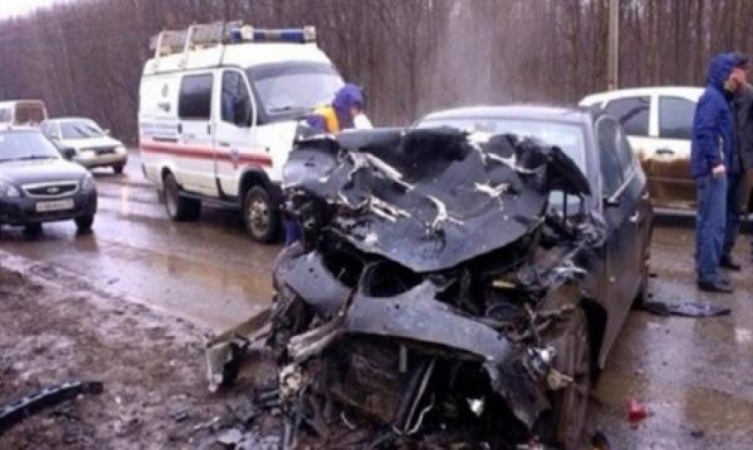 Под Таганрогом из-за гололеда столкнулись девять легковых автомобилей и два грузовика