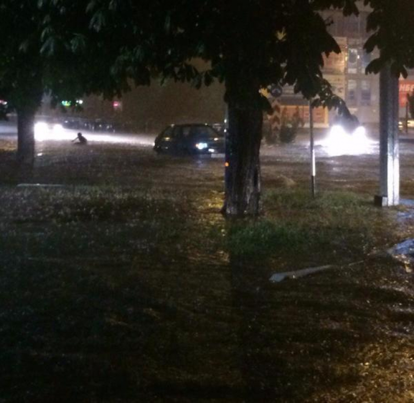 Ночной ливень затопил Таганрог