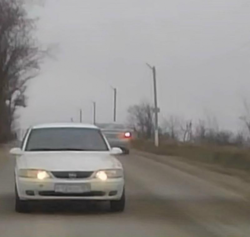 Вежливый «бессмертный Зорро» на белом «Опеле» устраивал лихие виражи на дорогах Таганрога