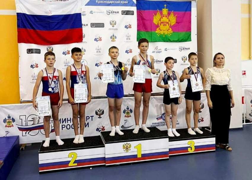Двадцать медалей привезли таганрогские батутисты с первенства ЮФО