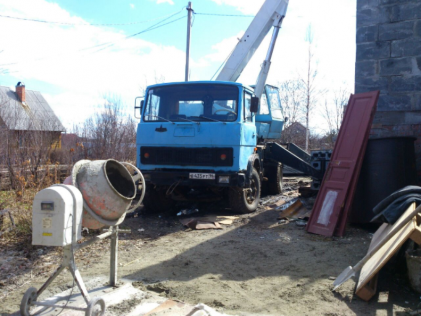 Таганрожец угнал автокран и сдал его в металлолом