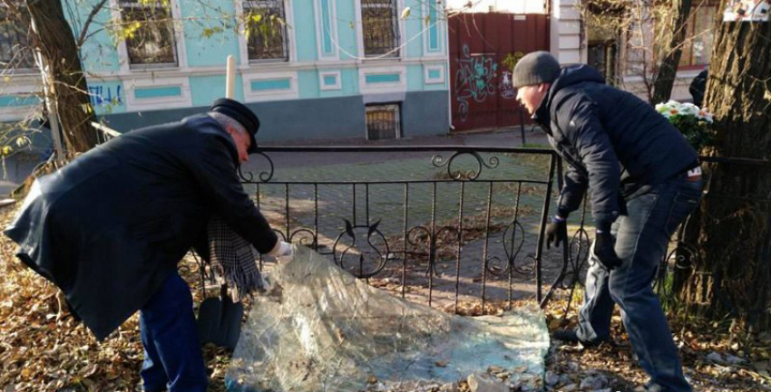 Место после ДТП Таганрожцы привели в порядок 