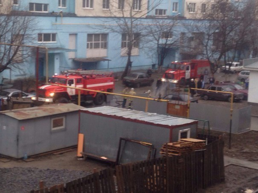 В Таганроге бдительные соседи спасли автомобиль от возгорания