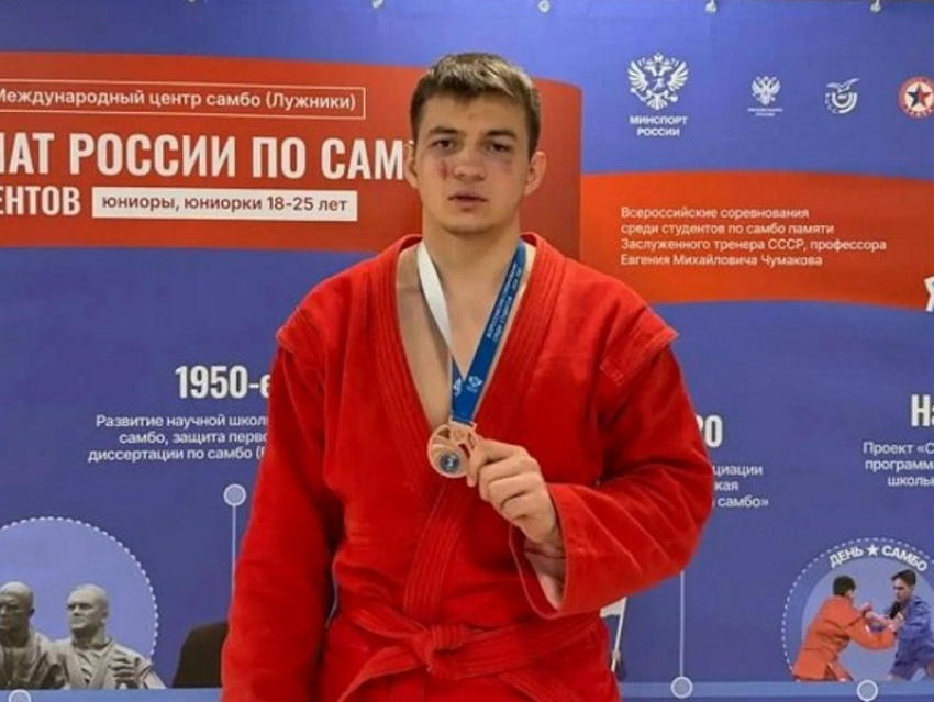 Выступил с двойным переломом: студент из Таганрога взял бронзу Всероссийском турнире по самбо