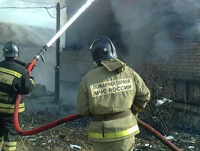 При пожаре в Таганроге пострадал человек