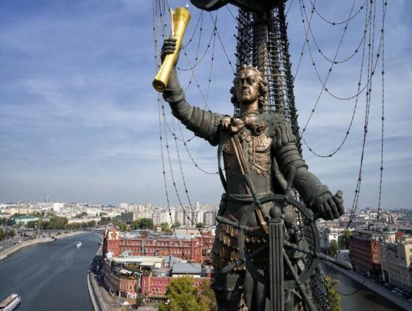 В Таганрогский залив предложили перенести московский памятник Петру I