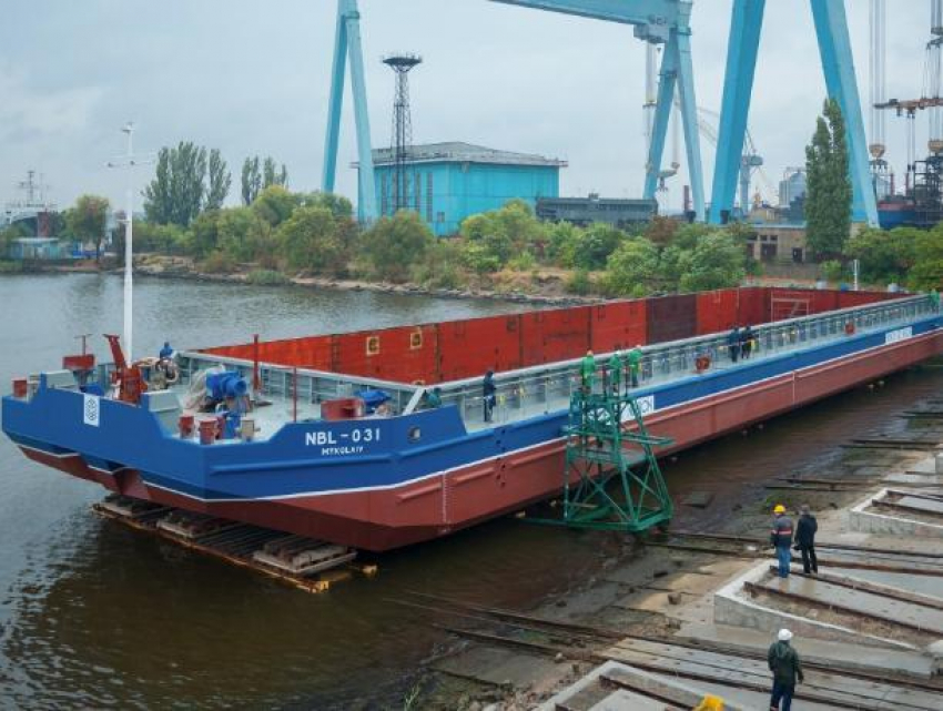 Буксир из Таганрога затолкал баржу на дно Азовского моря