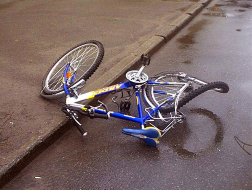 В Таганроге иномарка на «зебре» сбила 15-летнего парня на велосипеде