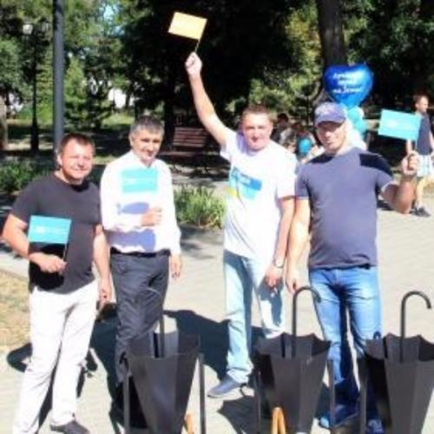 Активисты Таганрога установили оригинальные урны в скверах города