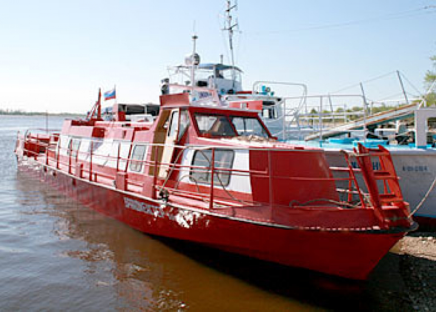 В Таганроге ребята из пришкольного лагеря посетили пожарный катер