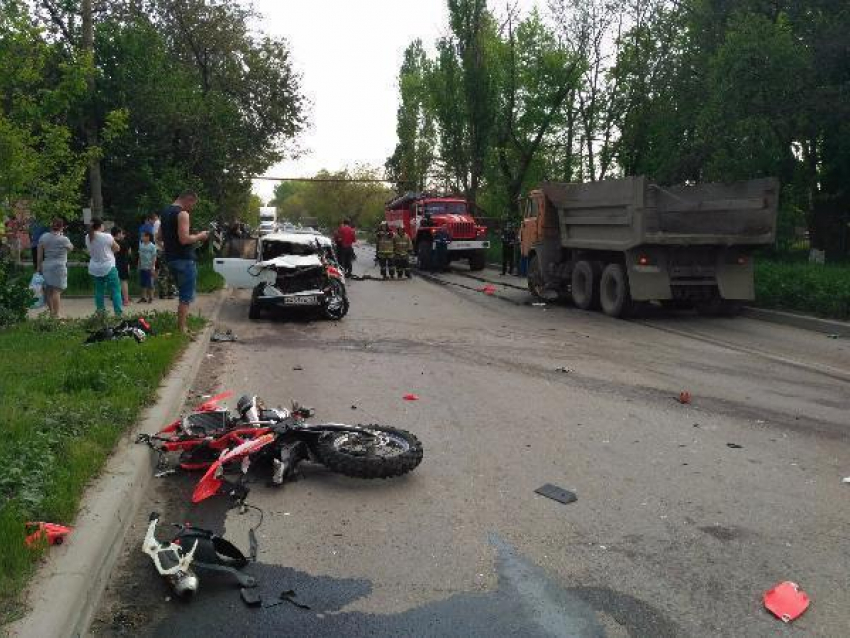 Молодой мотоциклист погиб при столкновении с легковушкой в Таганроге