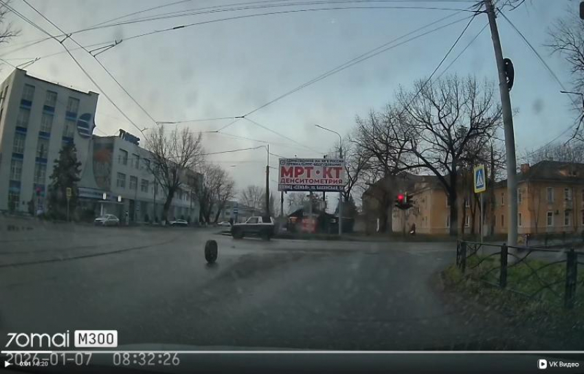 "Молоко сбежало": оторванное колесо чуть не убило таганроженку с ребёнком