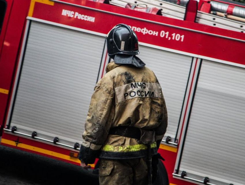 В Таганроге спасли людей из горящего дома 