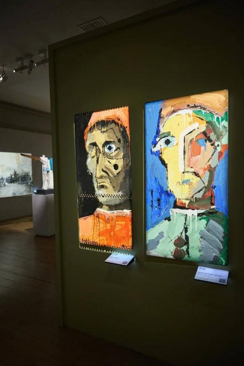 "Жуть какая": горожан напугали картины таганрогских художников с выставки в Питере