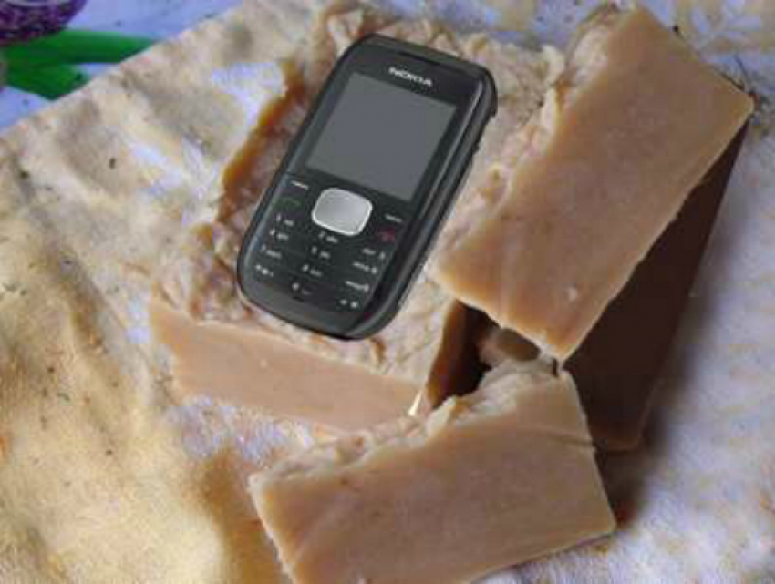 Мобильником в хозяйственном мыле и рафинадом с сим-картами «побаловали» родственники зэков Таганрога