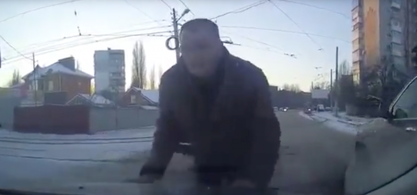 В Таганроге проводят проверку по факту конфликта водителей