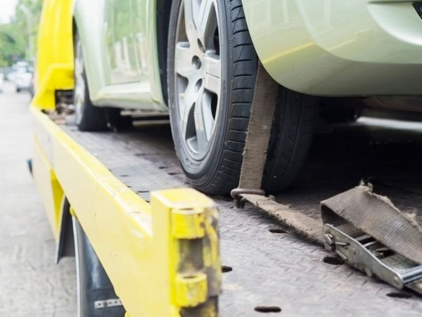 Таганрожцев предупредили о принудительной эвакуации автомобилей: кого это коснется