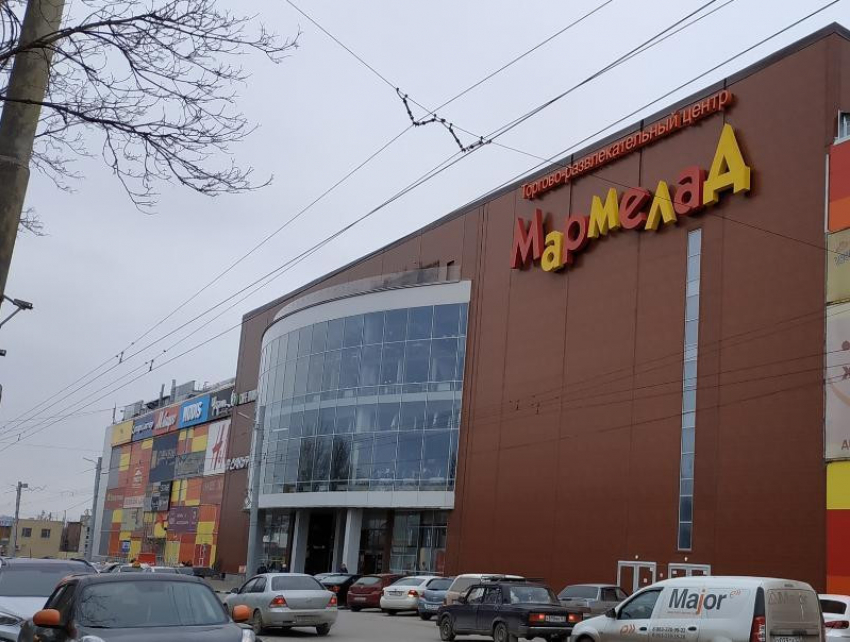 В Таганроге в двух ТЦ нарушили масочный режим