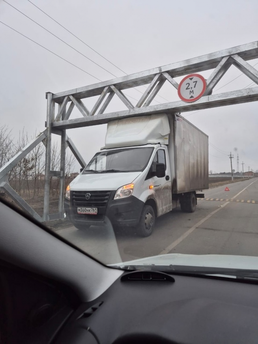 Рамка габаритного контроля на Михайловском переезде в Таганроге вернулась на законное место