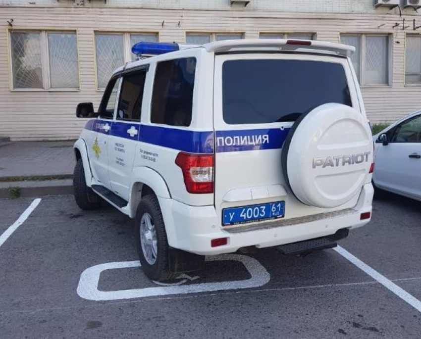 Полицейский проигнорировал замечание таганрожца о парковке на месте для инвалидов