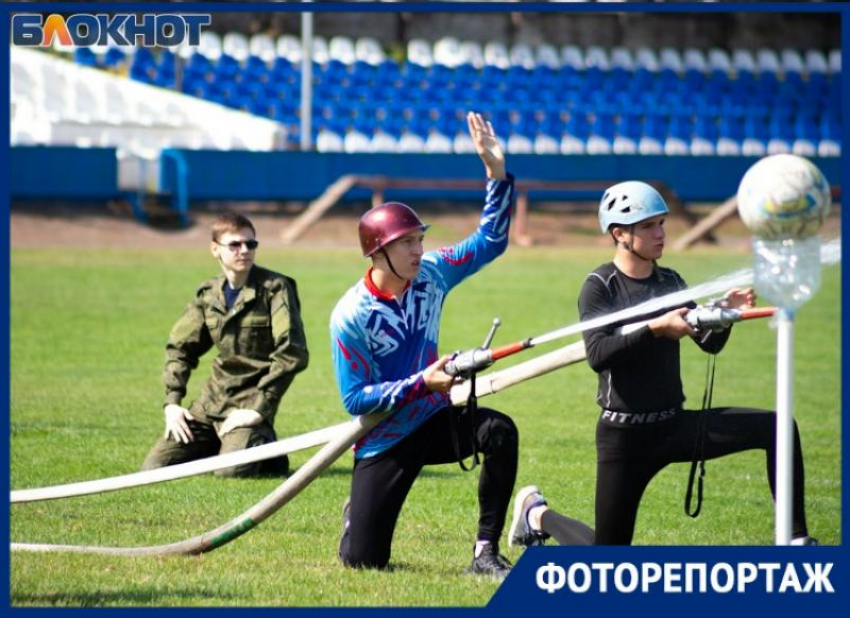 В Таганроге прошли городские соревнования по пожарно-спасательным видам спорта