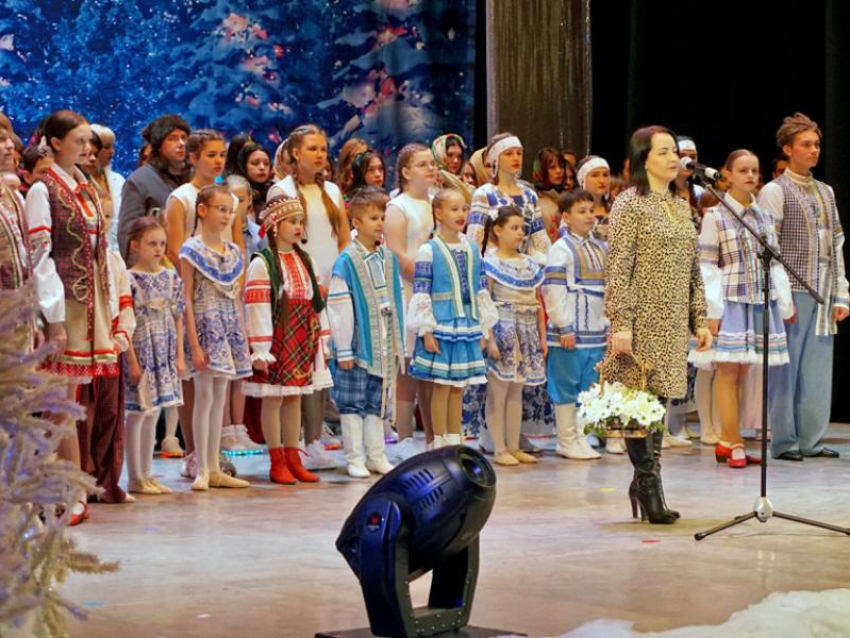 Дети из ДНР и ЛНР организовали концерт в Таганроге
