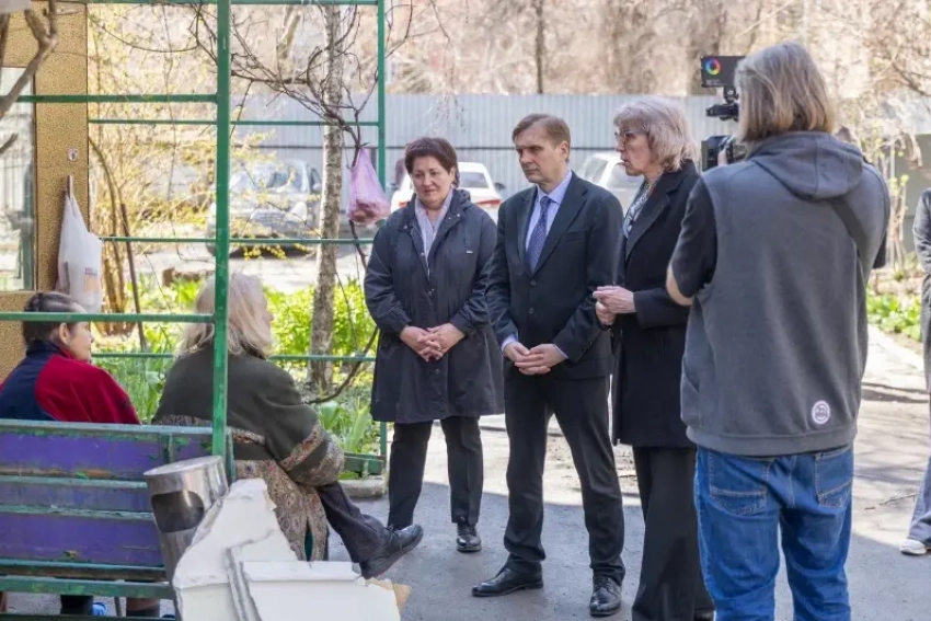 В Таганроге продолжают ликвидировать последствия ночной атаки беспилотников