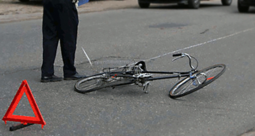 В Таганроге водитель китайского фургона сбил велосипедиста