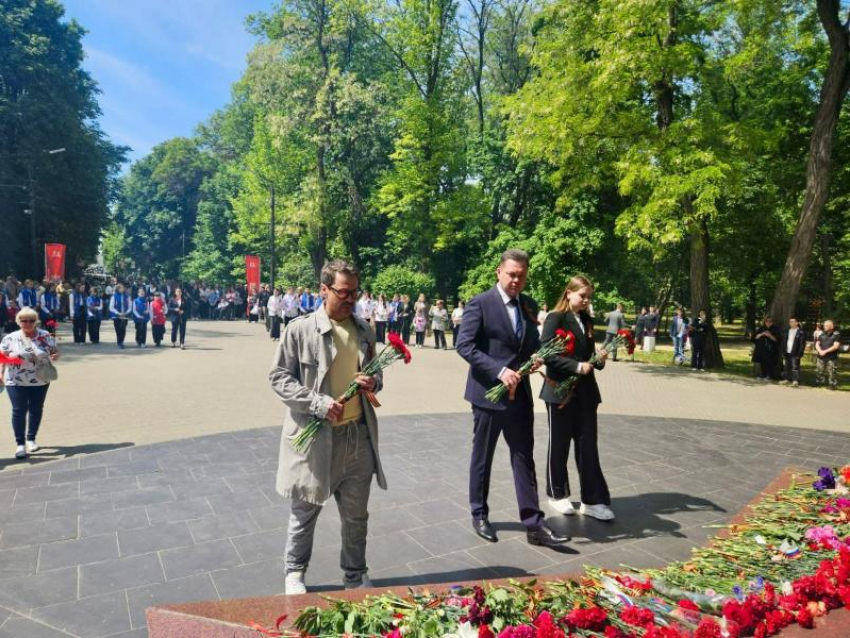 Актер Павел Деревянко присоединился к патриотической акции в Таганроге