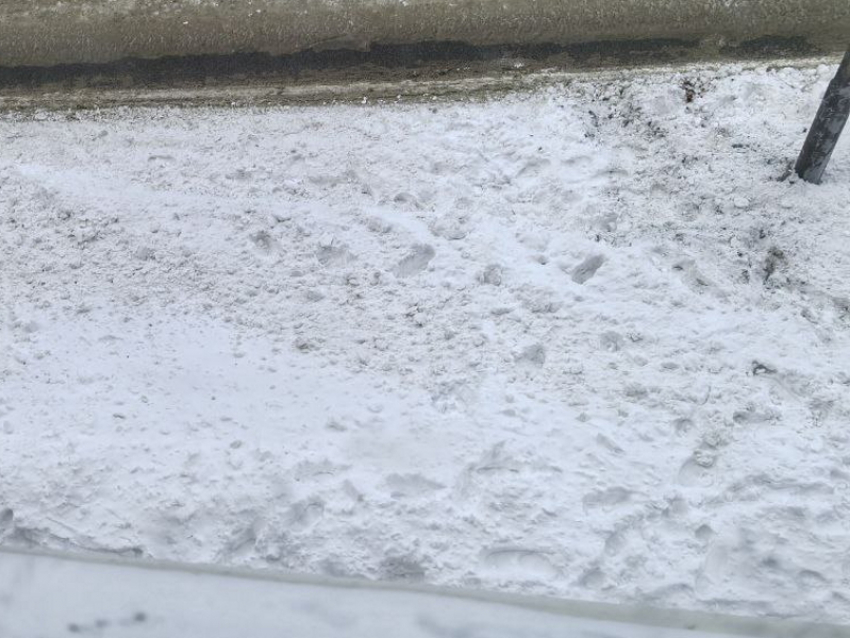 «Маршрутке негде остановиться»: таганроженка пожаловалась на занесенную снегом остановку