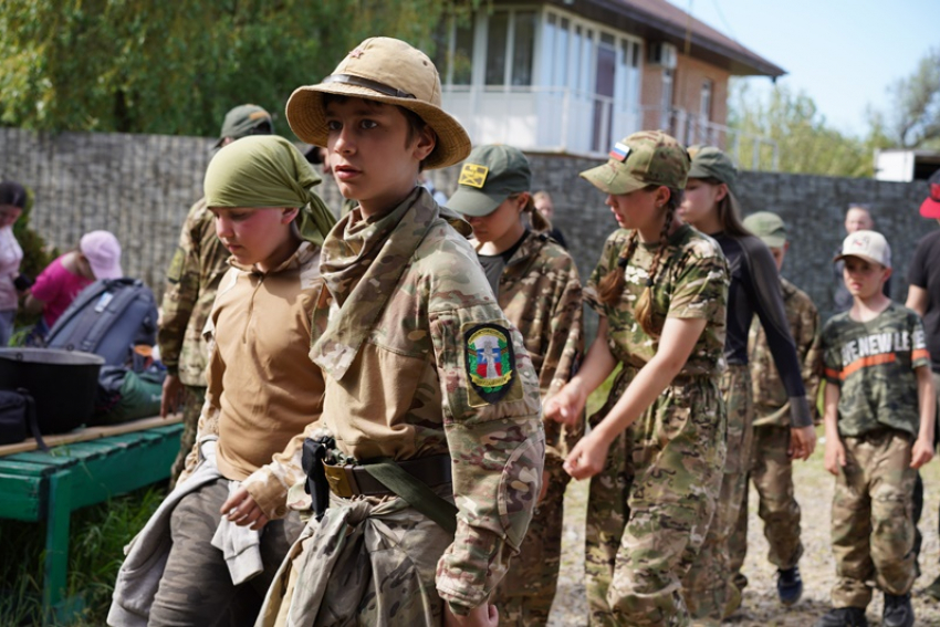 Пеший марш памяти - ребята из Ростовской области прошли 80 км по местам захоронений героев ВОВ и СВО