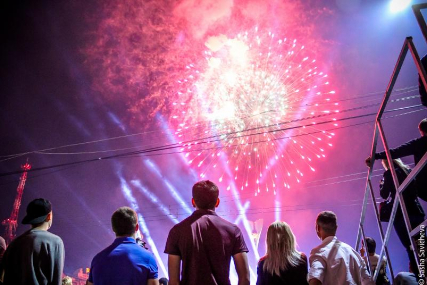 Таганрожцам напоминают о строгом запрете на пиротехнику в новогодние праздники