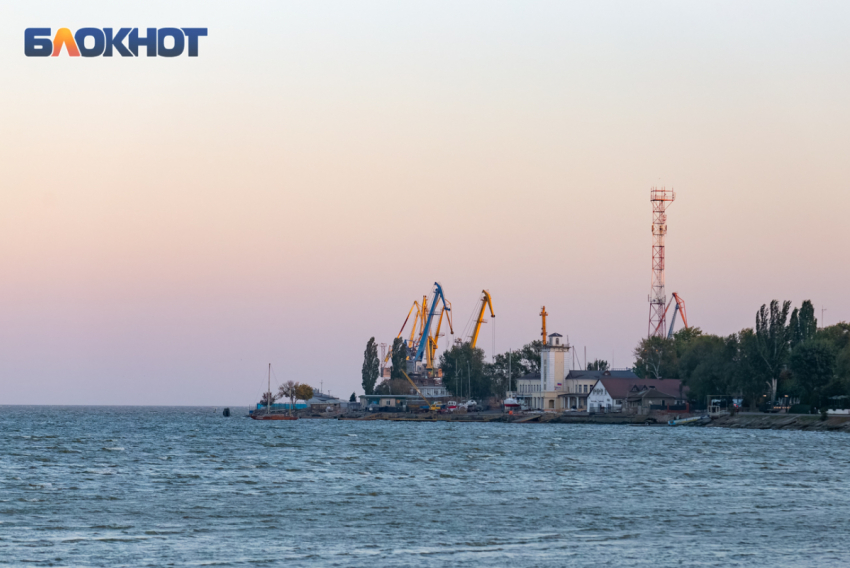 13 моряков с пострадавшего от ВСУ танкера доставлены в Таганрог
