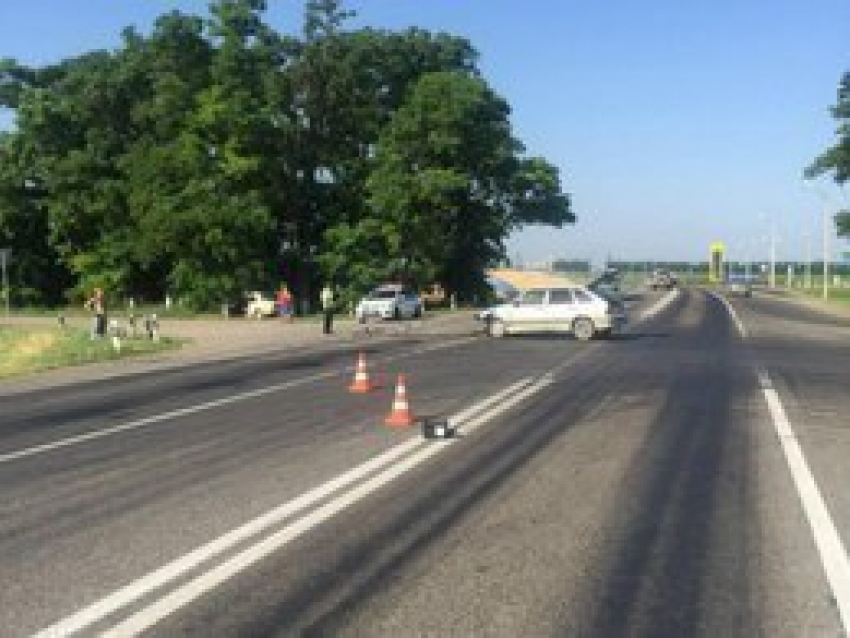 На трассе «Ростов-Таганрог» столкнулись два автомобиля 