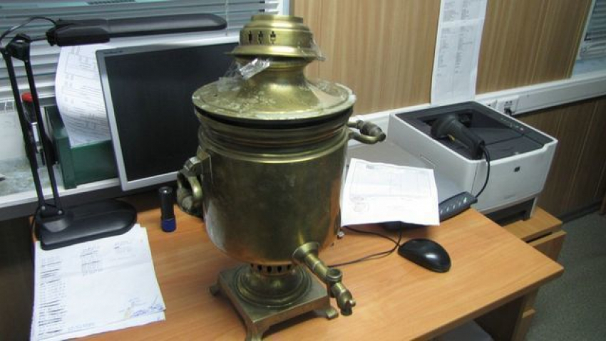 Житель Украины пытался провести через таганрогскую таможню антикварный самовар