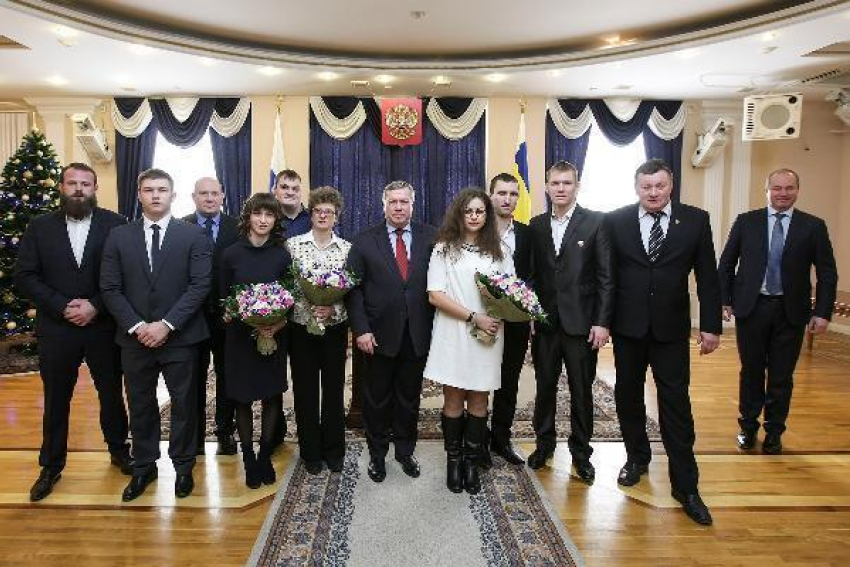 Василий Голубев вручил награды таганрогским паралимпийцам 