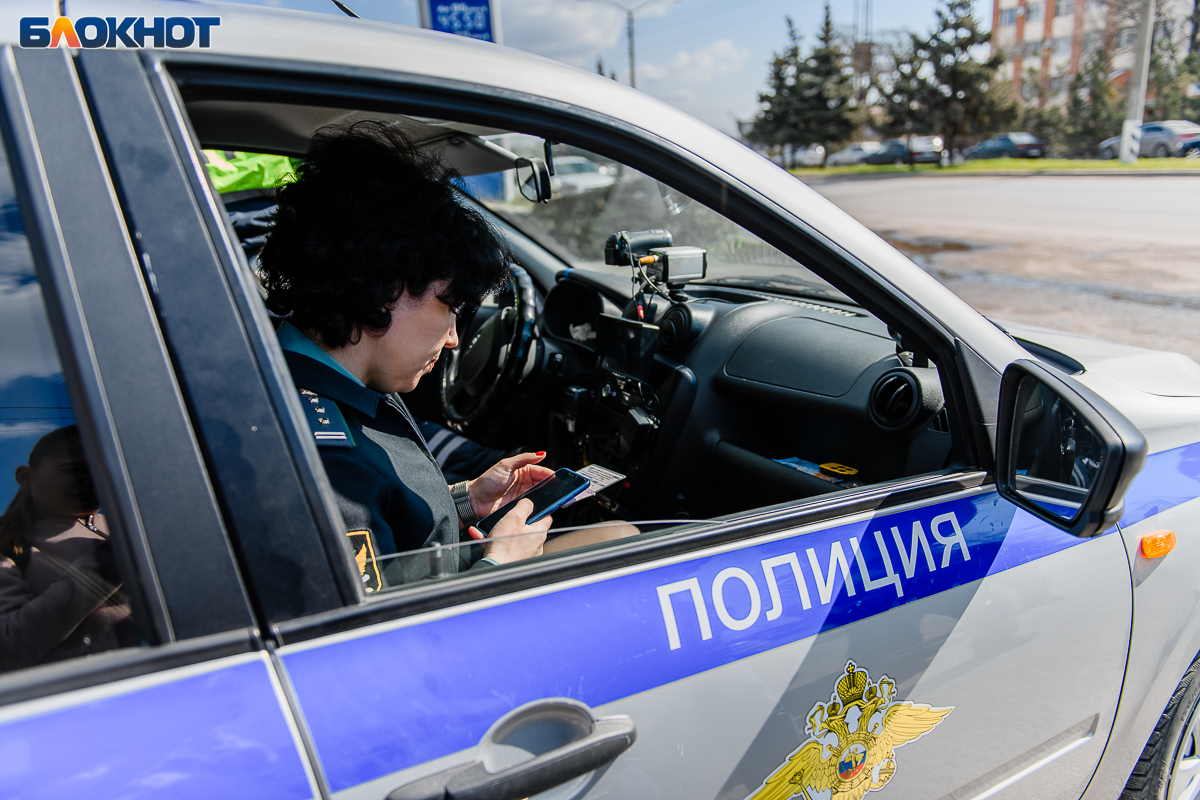 По улице С.Шило в Таганроге сотрудники полиции организовали рейдовые  мероприятия